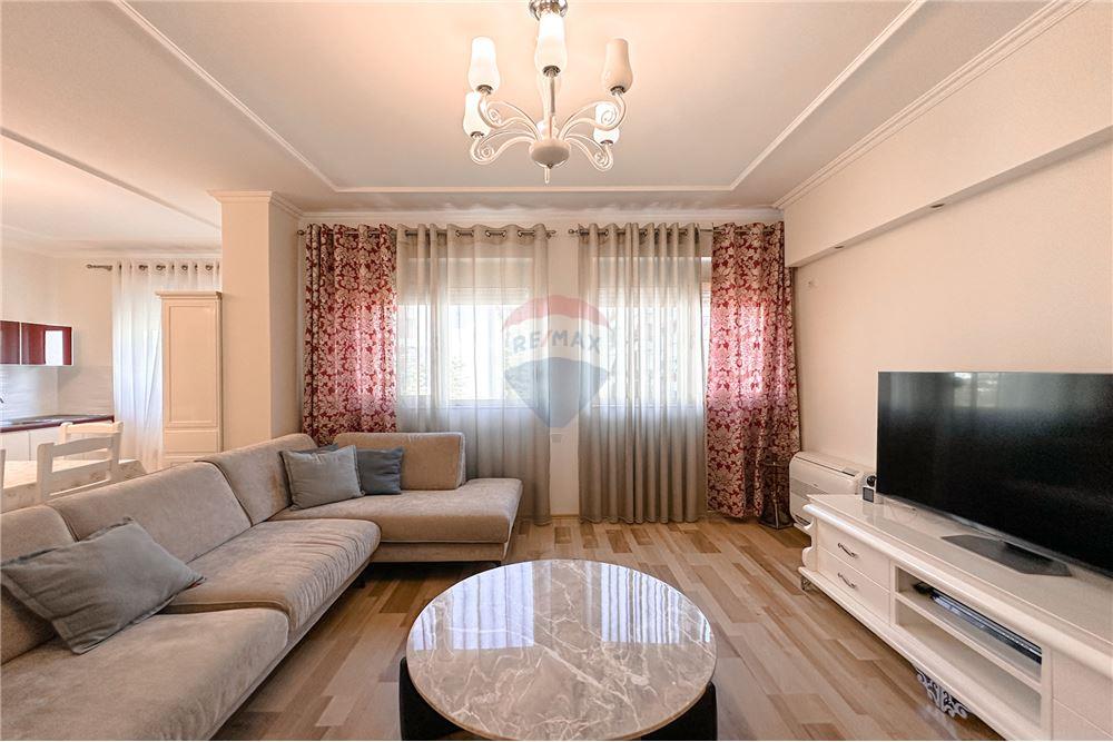 Fz residencia, Tirana
