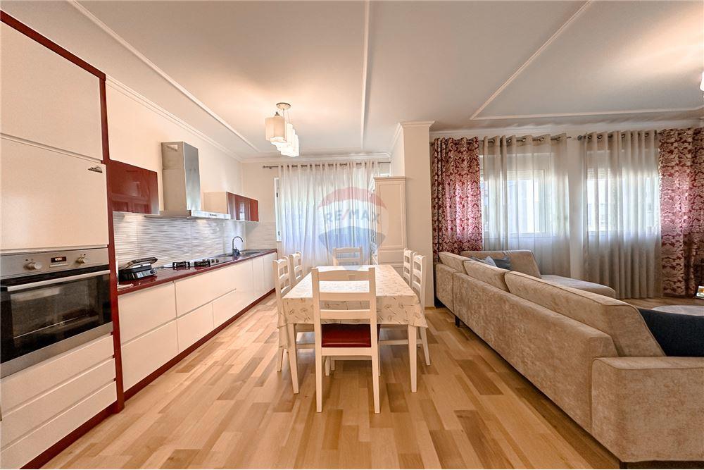 Fz residencia, Tirana