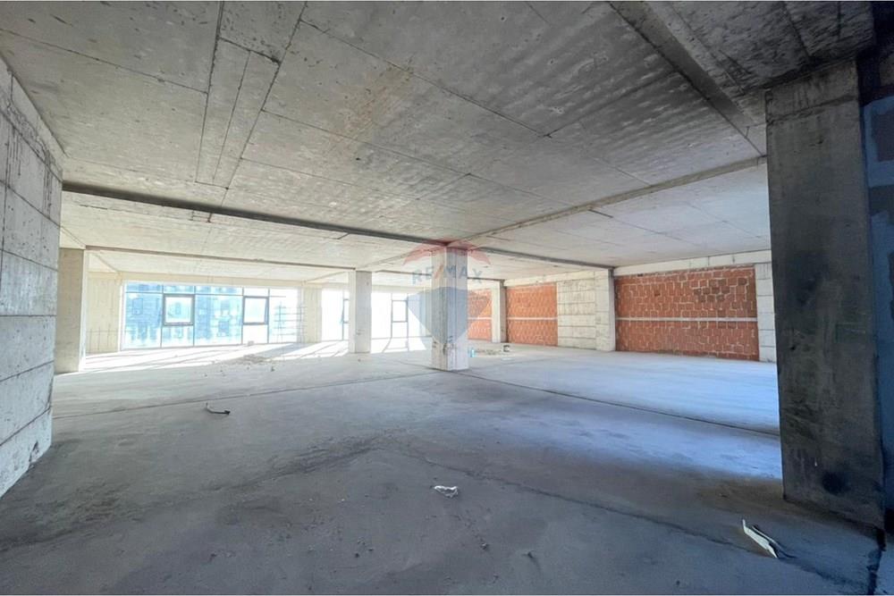 Espaço comercial para alugar em Astir.