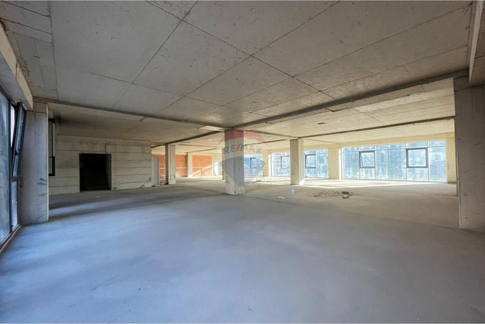 Espaço comercial para alugar em Astir.