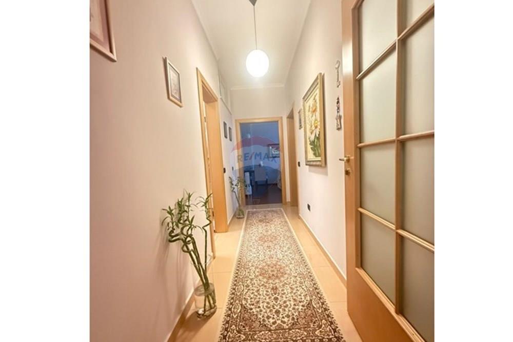 Apartamento 3+1+2 à venda rruga e barrikadave