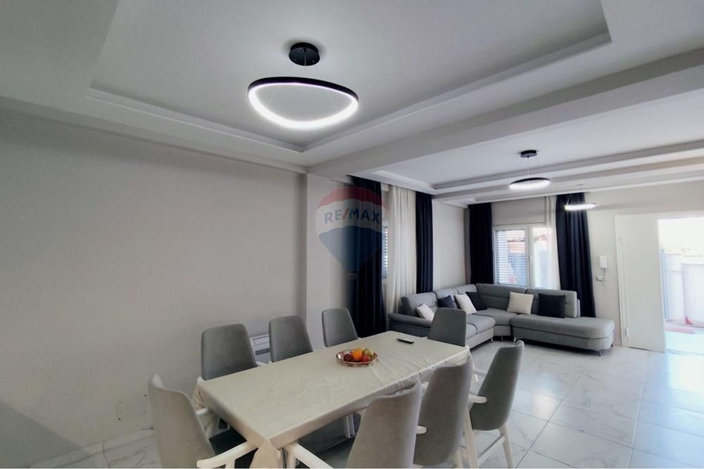 Apartamento localizado no primeiro andar da villa.