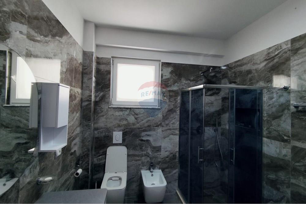 Apartamento localizado no primeiro andar da villa.