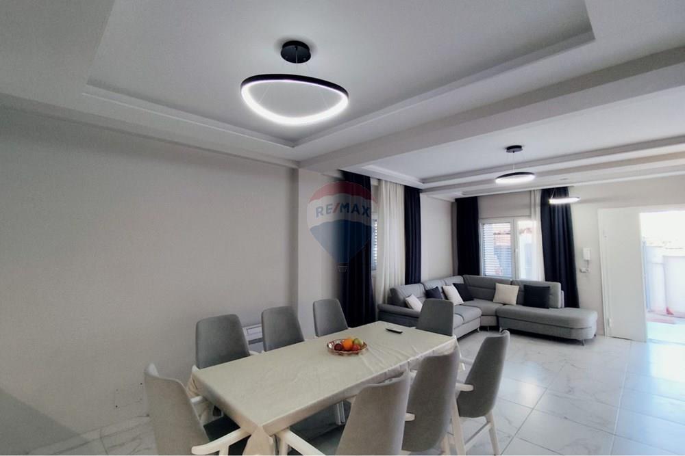 Apartamento localizado no primeiro andar da villa.