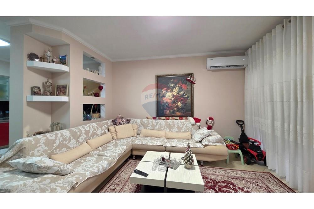 Shitet super apartament 3+1+2 në një nga zonat më të kërkuara për banim në Vlorë rruga e çipajve (2)