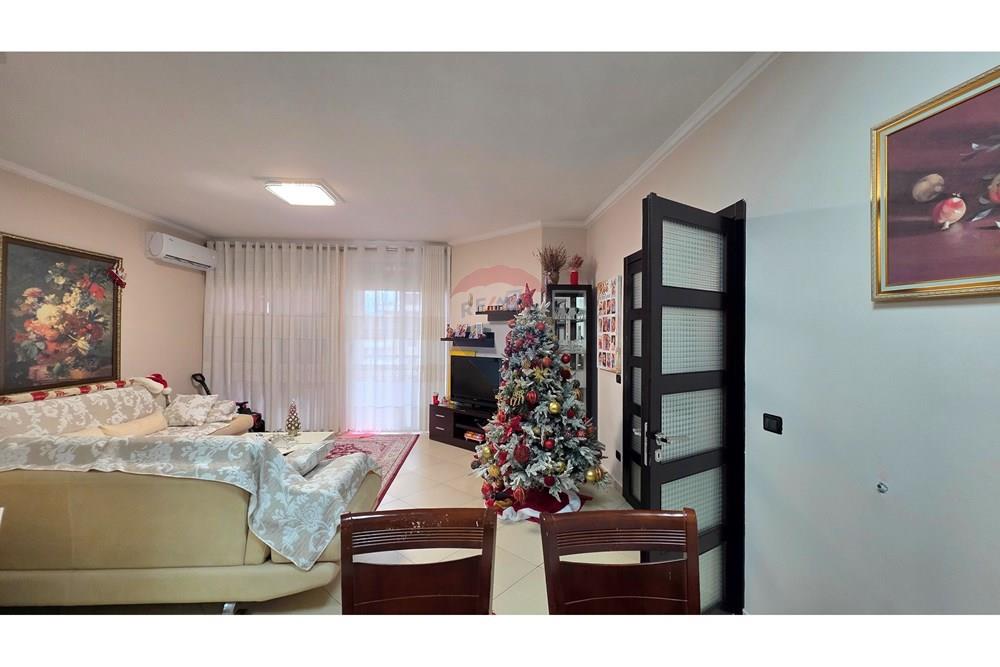 Shitet super apartament 3+1+2 në një nga zonat më të kërkuara për banim në Vlorë rruga e çipajve (5)