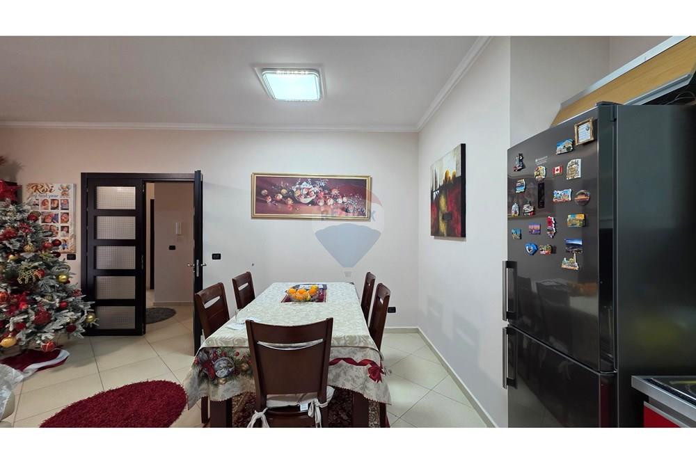 Shitet super apartament 3+1+2 në një nga zonat më të kërkuara për banim në Vlorë rruga e çipajve (8)