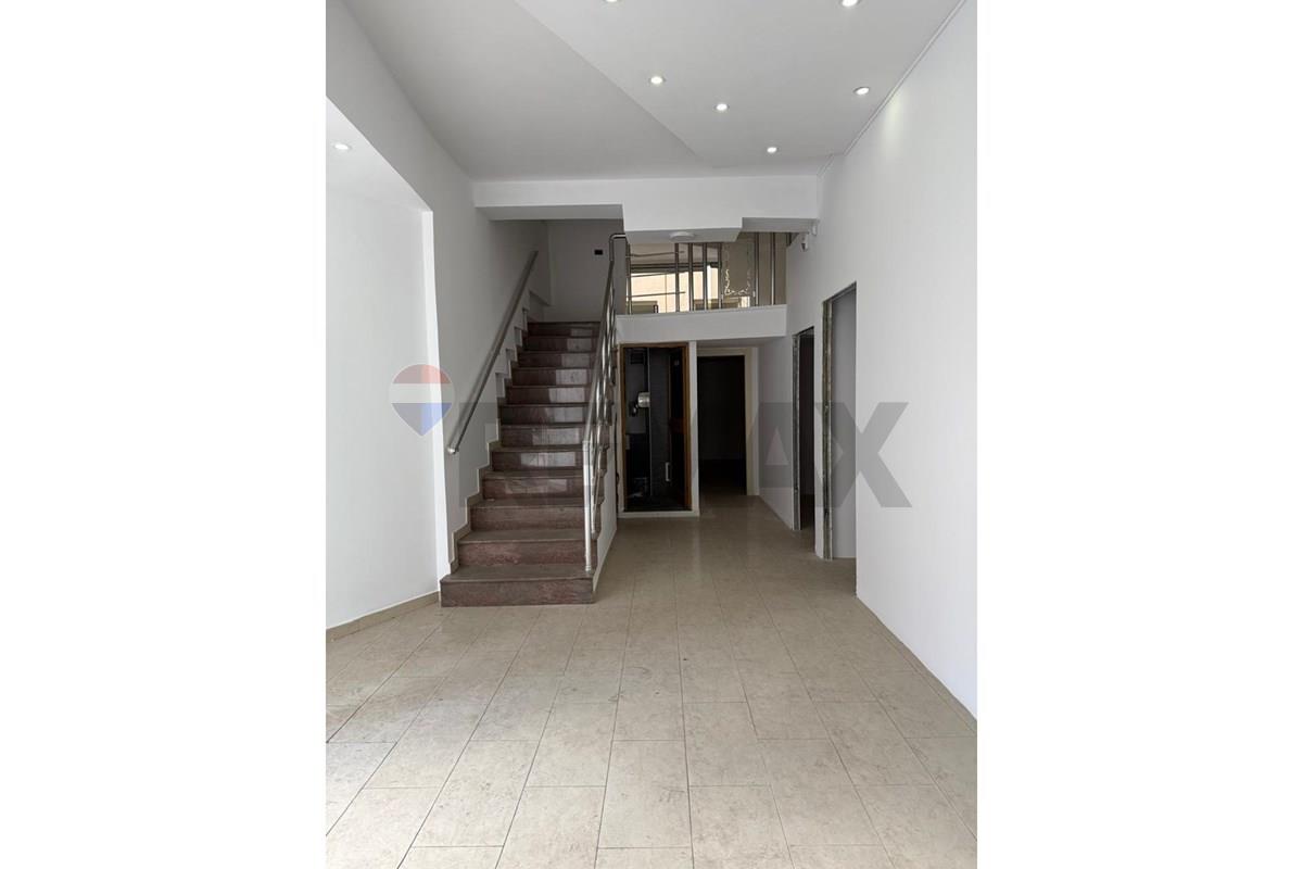 Negozio duplex in vendita 142 m² vicino alla scuola di balletto, Tirana