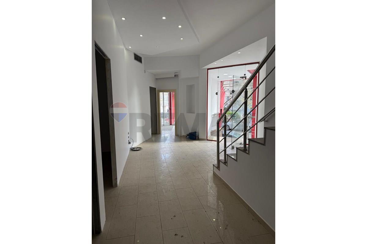 Negozio duplex in vendita 142 m² vicino alla scuola di balletto, Tirana