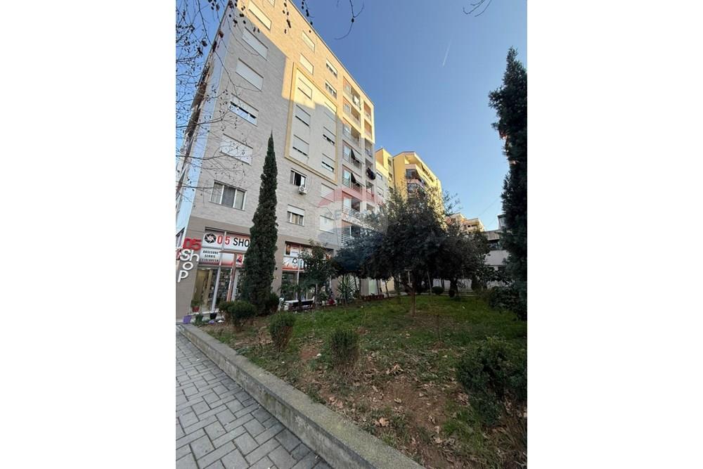 Apartment zum verkauf 2+1+2 rruga 5 maji