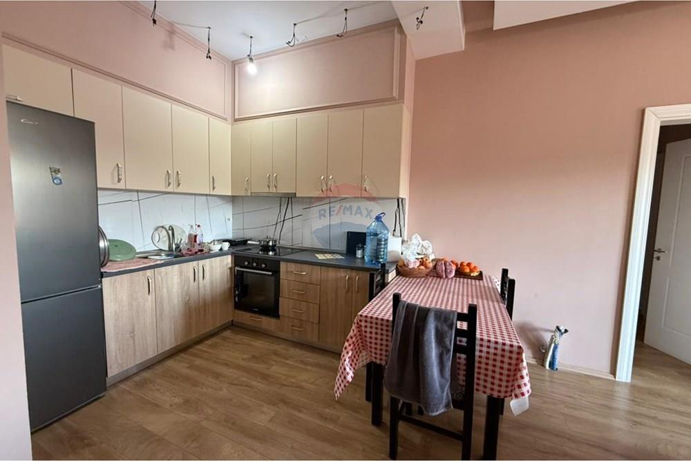 Apartment zum verkauf 2+1+2 rruga 5 maji (2)