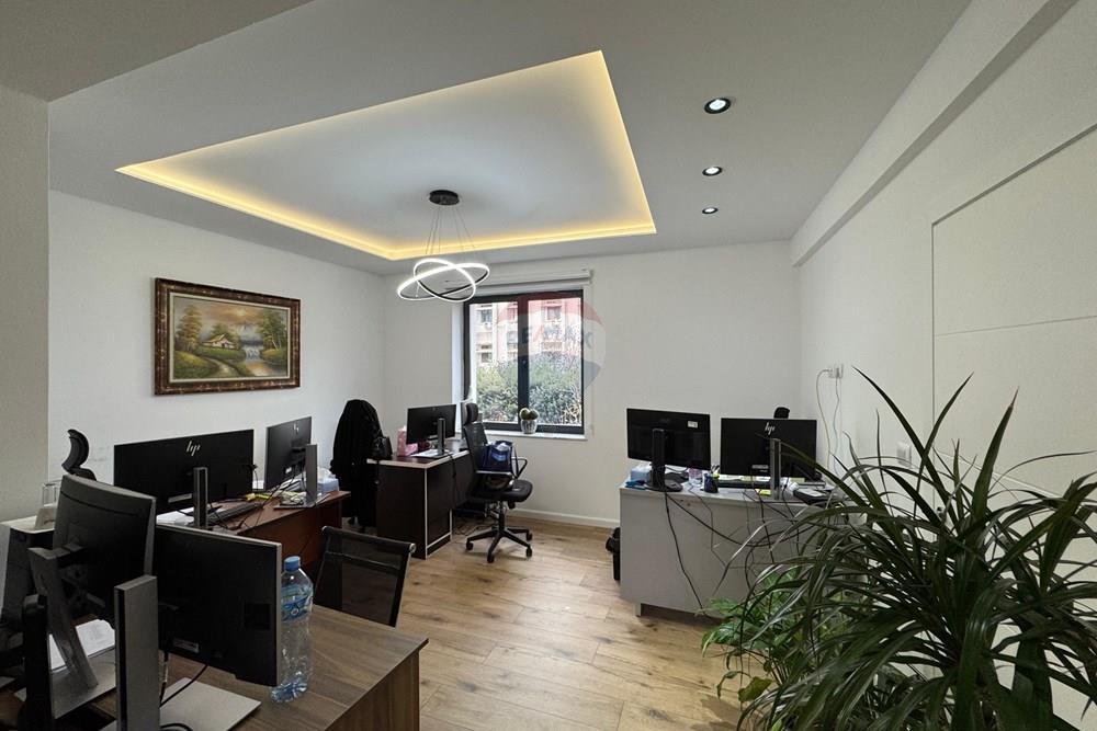 Office space for rent 52 m² first floor