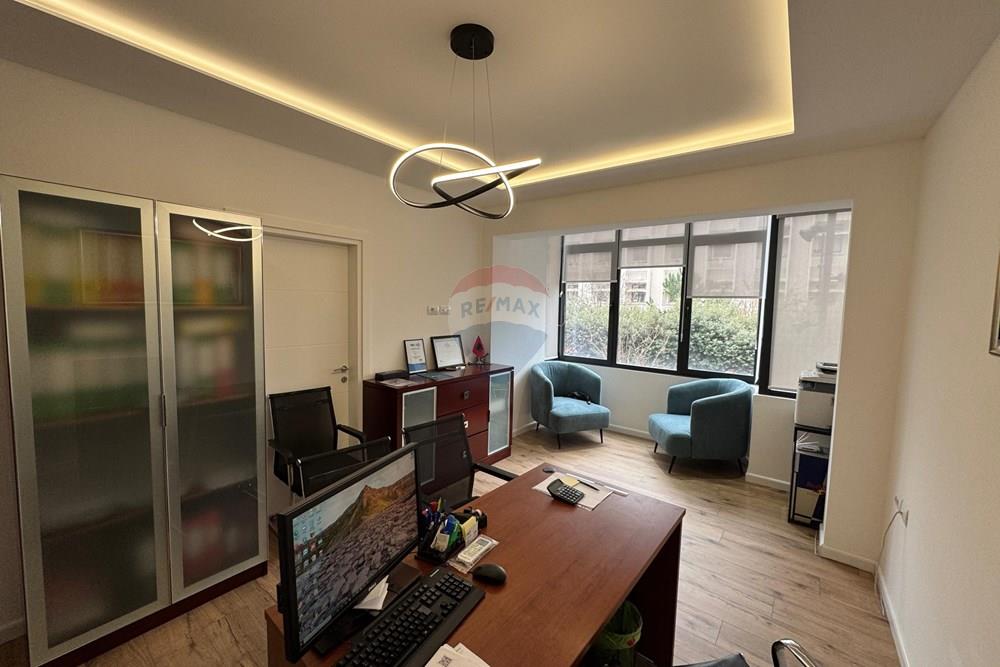 Office space for rent 52 m² first floor