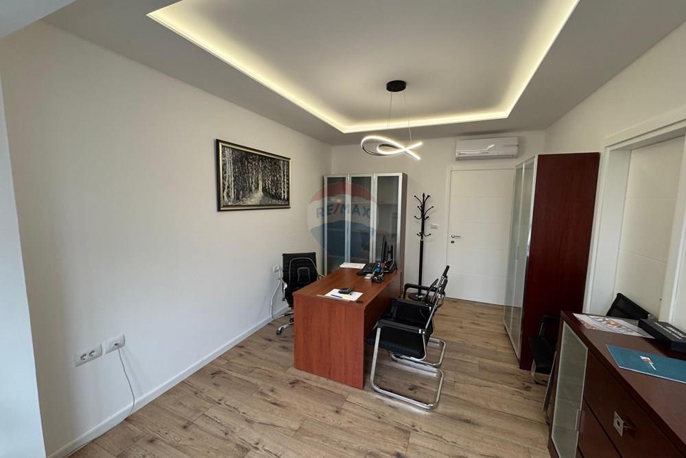 Office space for rent 52 m² first floor