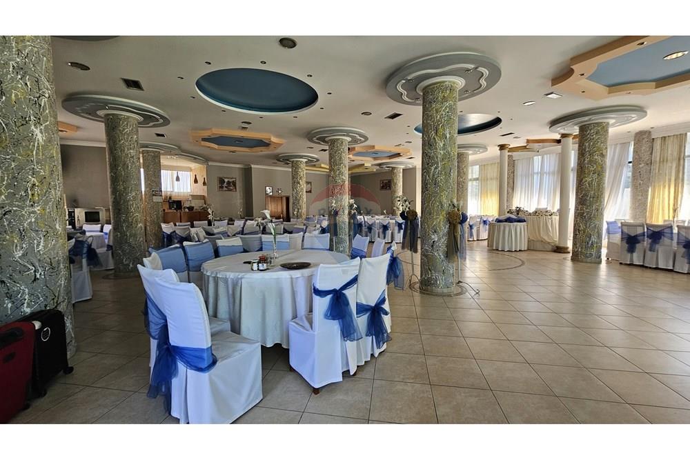 Business building for sale in Pogradec, an ideal investment opportunity with guaranteed return. (3)