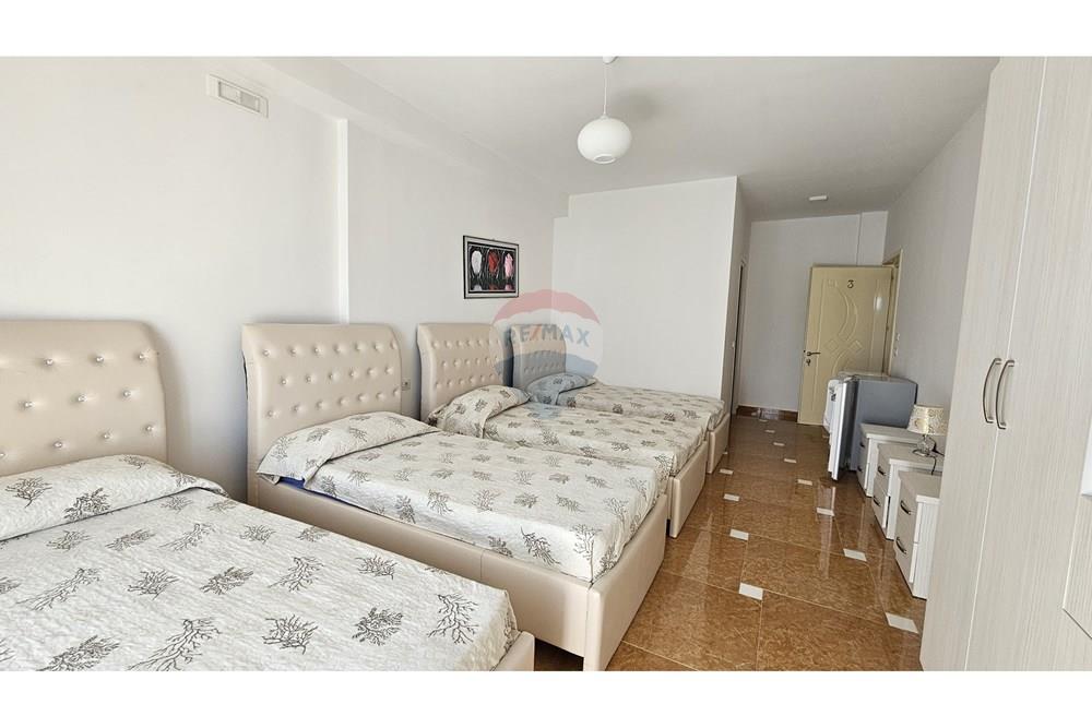 Business building for sale in Pogradec, an ideal investment opportunity with guaranteed return. (7)