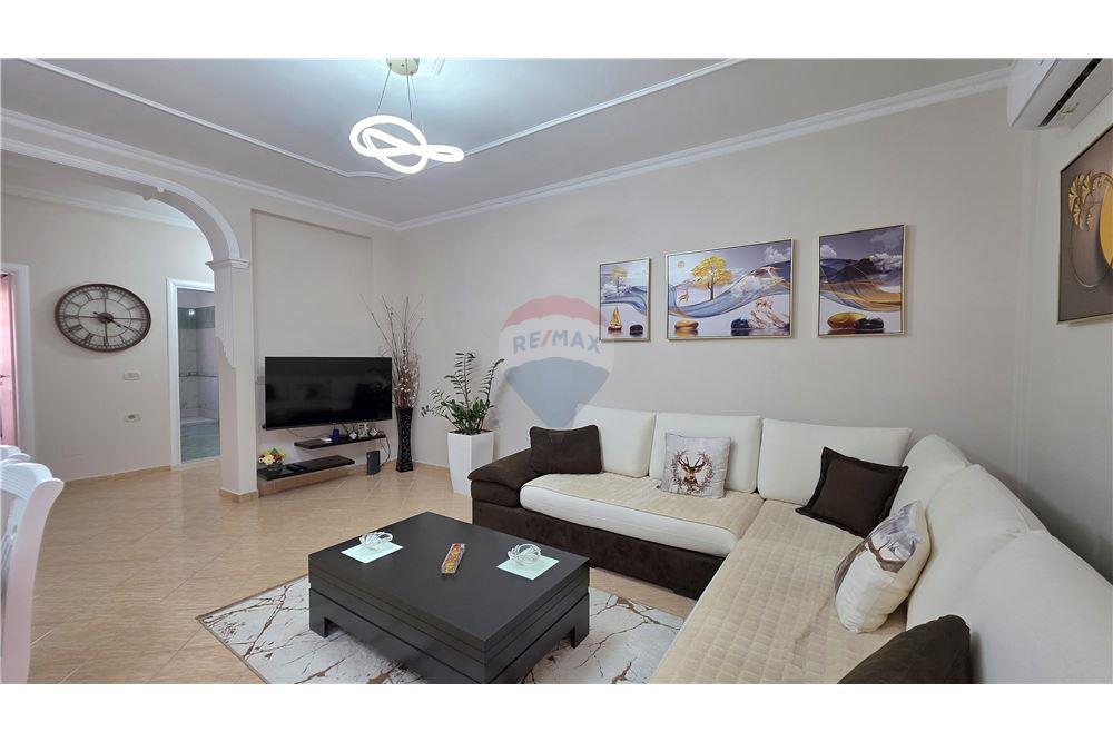 Apartament 2+1+2 në shitje, rr. E çipajve, Vlorë (2)