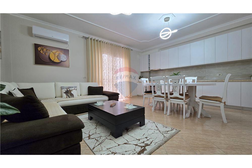Apartament 2+1+2 në shitje, rr. E çipajve, Vlorë (3)