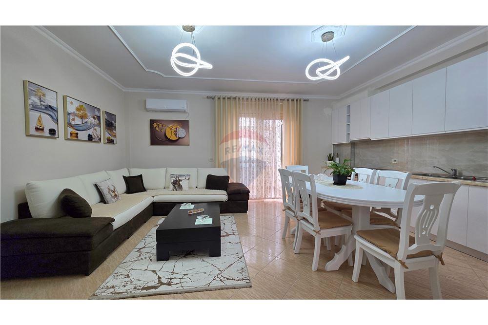 Apartament 2+1+2 në shitje, rr. E çipajve, Vlorë (4)
