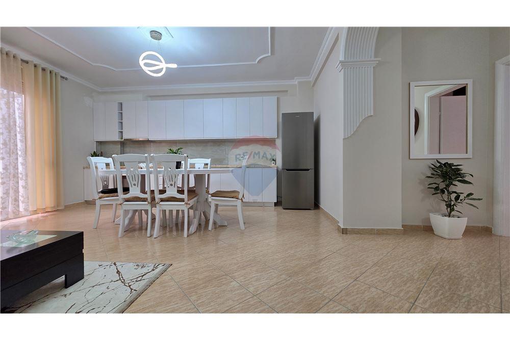 Apartament 2+1+2 në shitje, rr. E çipajve, Vlorë (5)