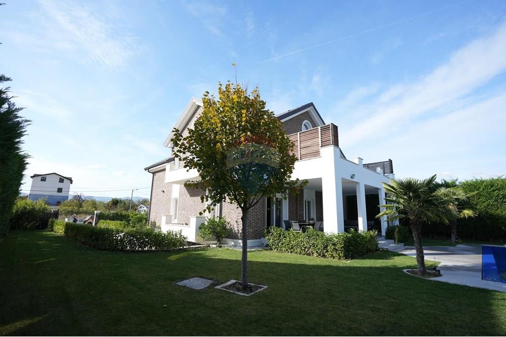 Villas à louer, Elbasan, rr. Andrea kushi. (2)
