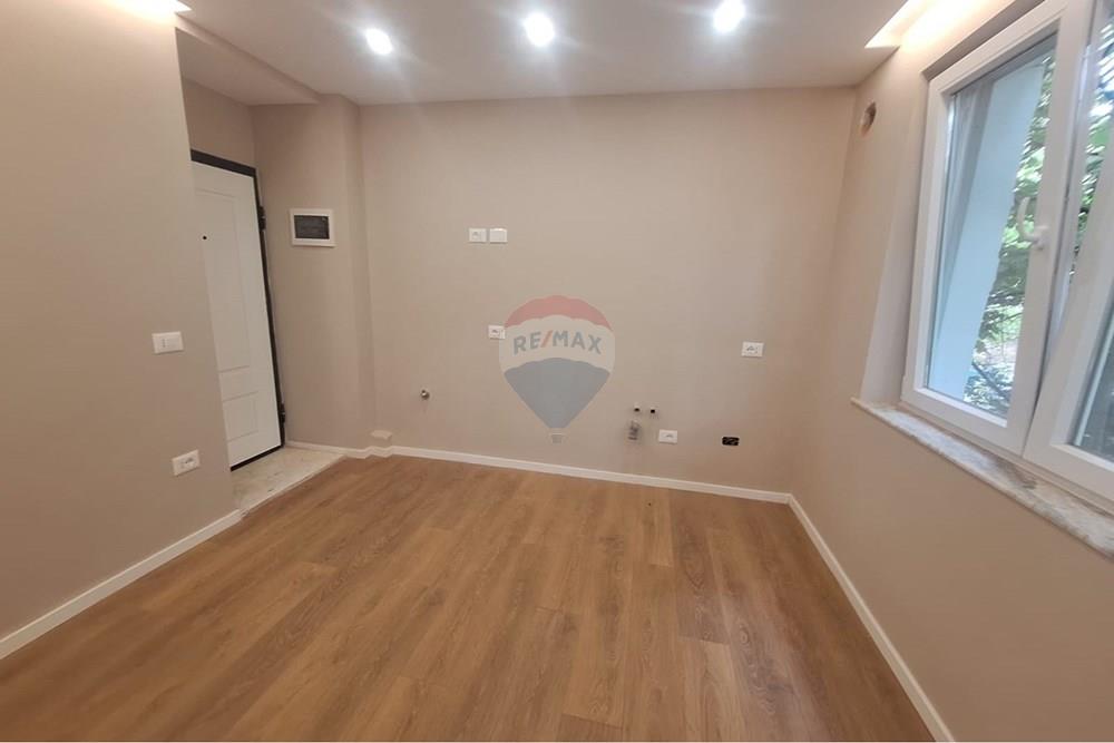 Jepet me qera per zyra apartament 1+1 tek rruga mine peza. (2)