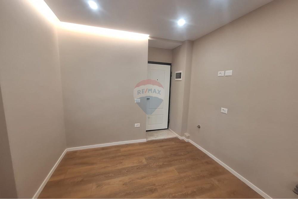 Jepet me qera per zyra apartament 1+1 tek rruga mine peza. (3)