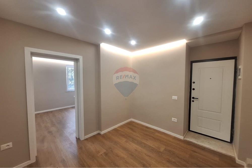 Jepet me qera per zyra apartament 1+1 tek rruga mine peza. (5)