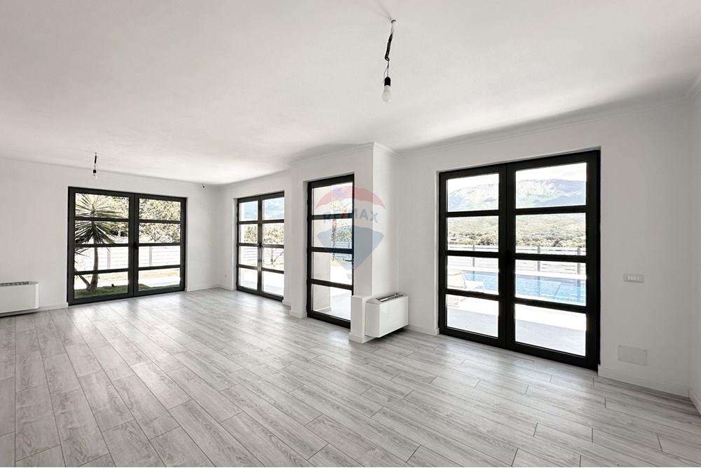 Villas à vendre, près de teg dans la zone de lundres