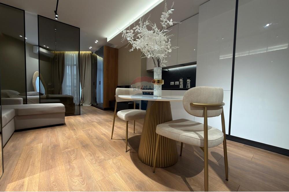 Super estudio en el centro plaza skënderbej!