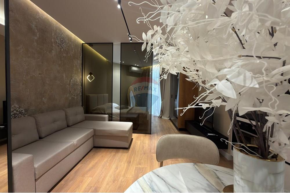Super estudio en el centro plaza skënderbej!