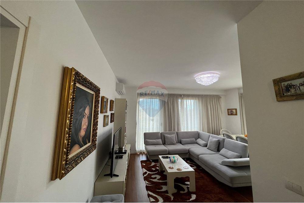 Apartamento para alugar 2+1+2 banheiros próximo à rruga e elbasanit