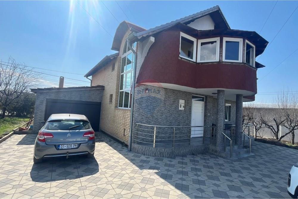 Casa privada à venda na entrada de hajvalia, Pristina.