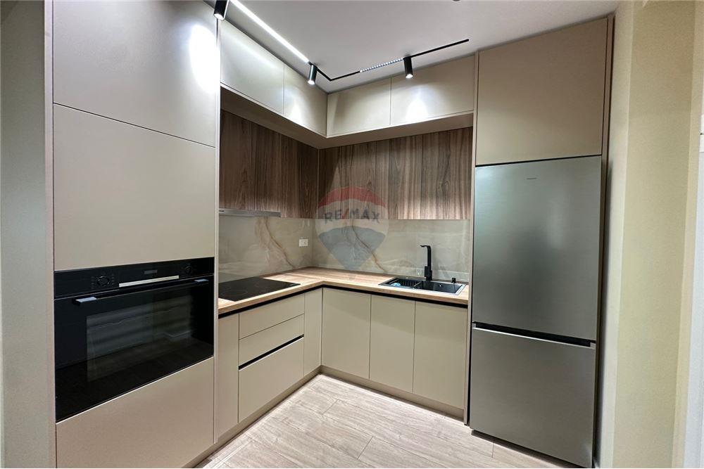 Apartament 2+1+parkim per qira ne babrru.