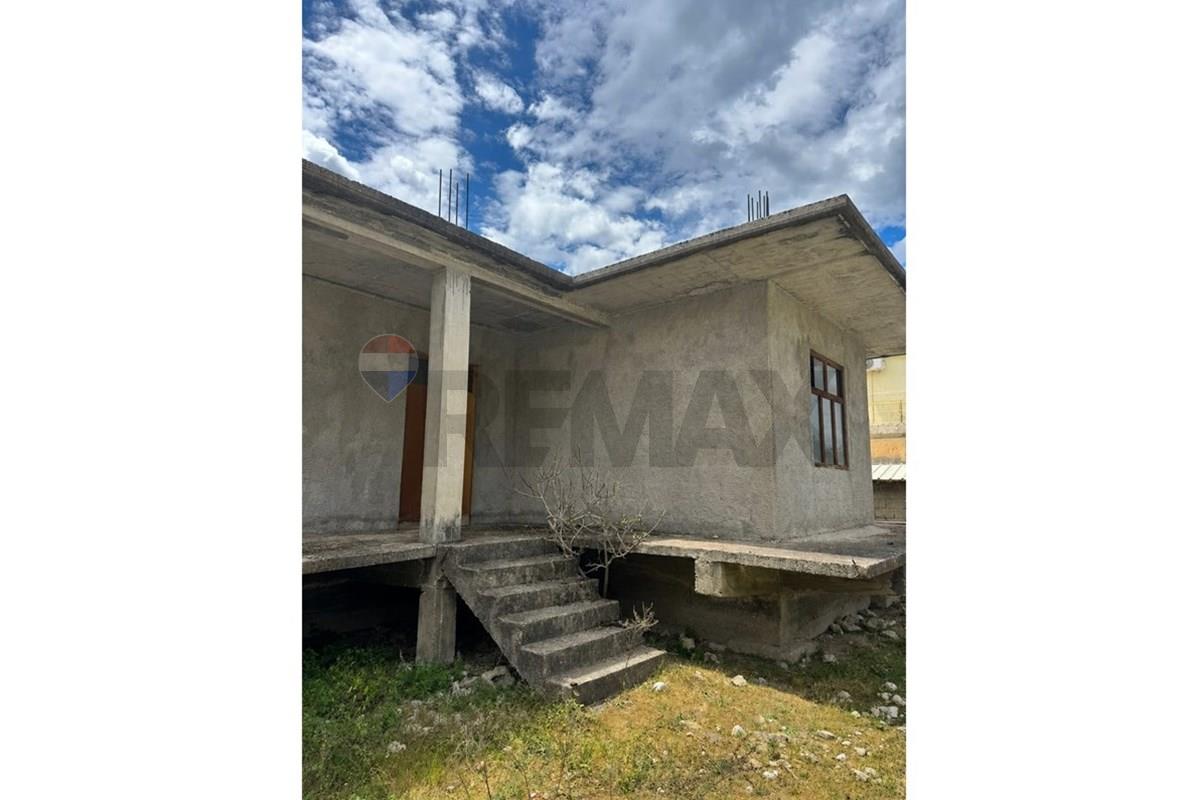 Only 300 meters from the sea, near the port of jahteve in orikum (2)
