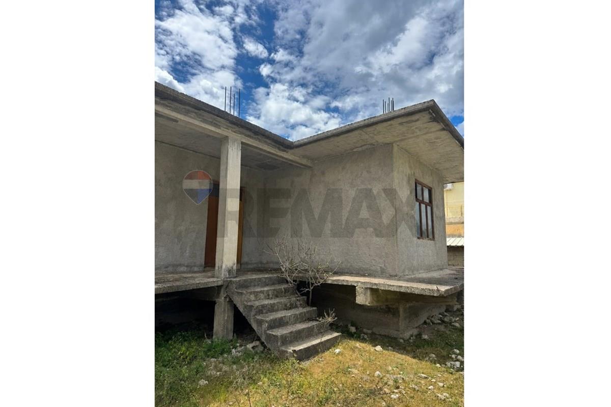 Only 300 meters from the sea, near the port of jahteve in orikum (3)