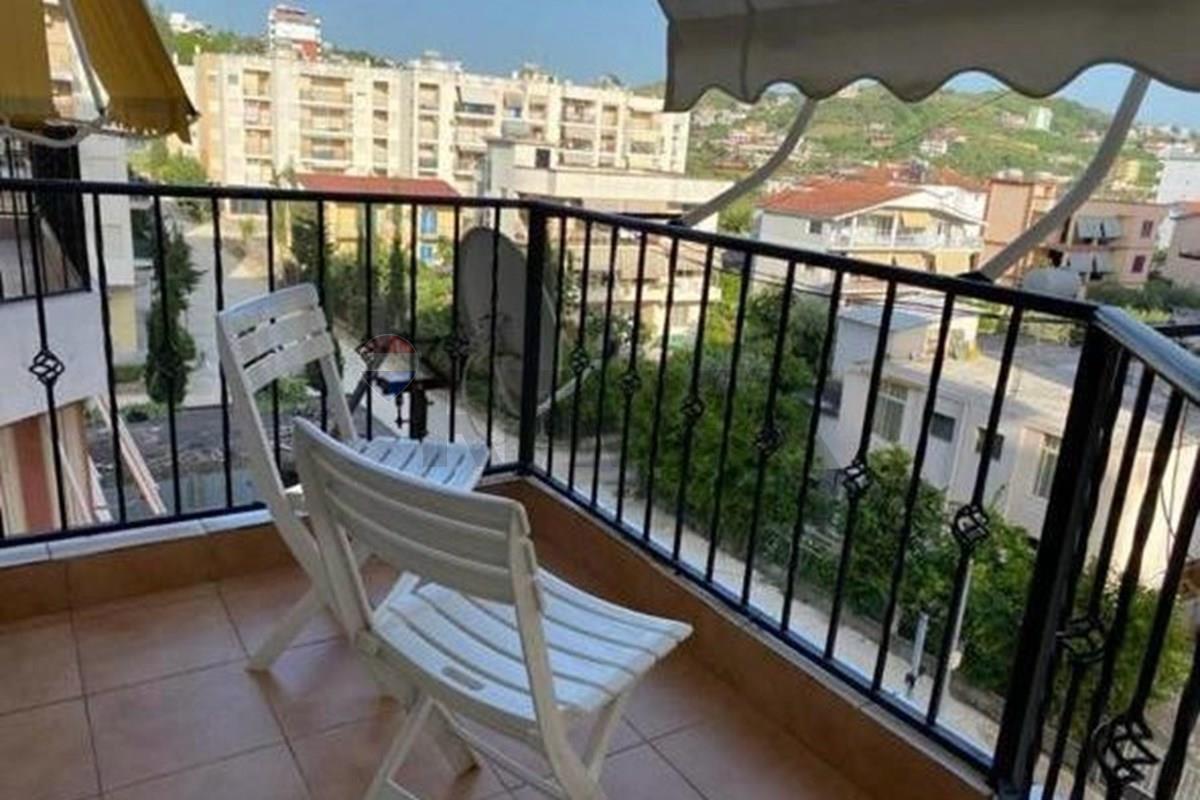 Shitet apartament 1+1;