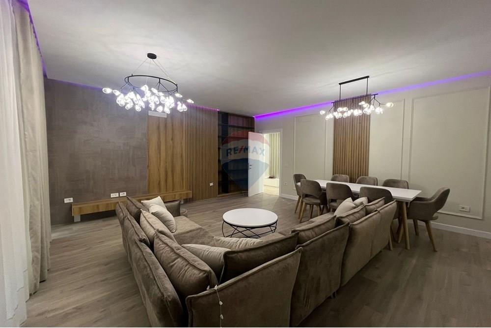 Oferece-se apartamento 2+1+2 para aluguel no centro!