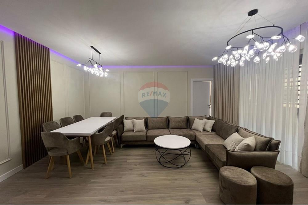 Oferece-se apartamento 2+1+2 para aluguel no centro!