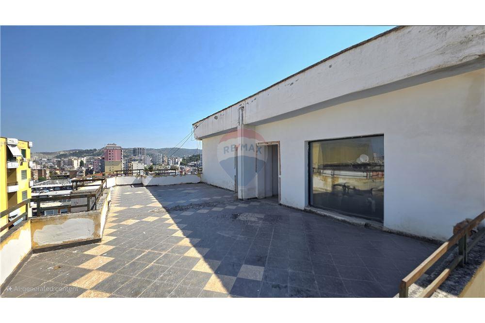 Super penthouse à venda perto do supermercado conad – Um oásis de tranquilidade e potencial no coração de Vlorë