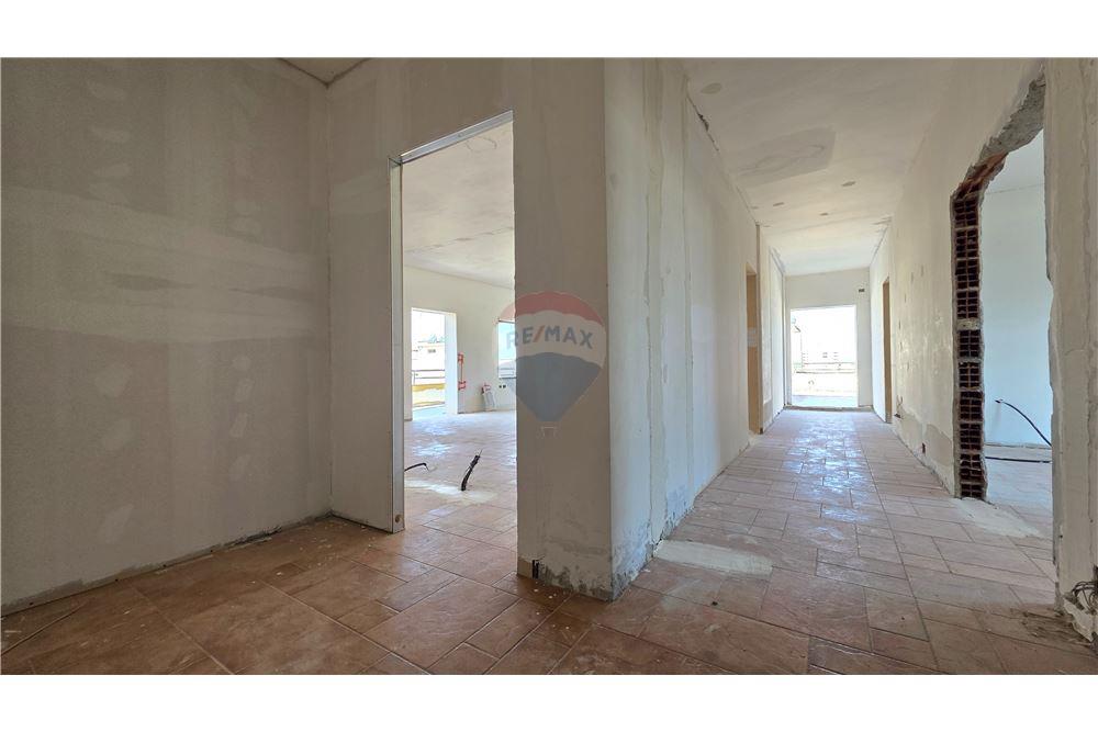 Super penthouse à venda perto do supermercado conad – Um oásis de tranquilidade e potencial no coração de Vlorë (3)