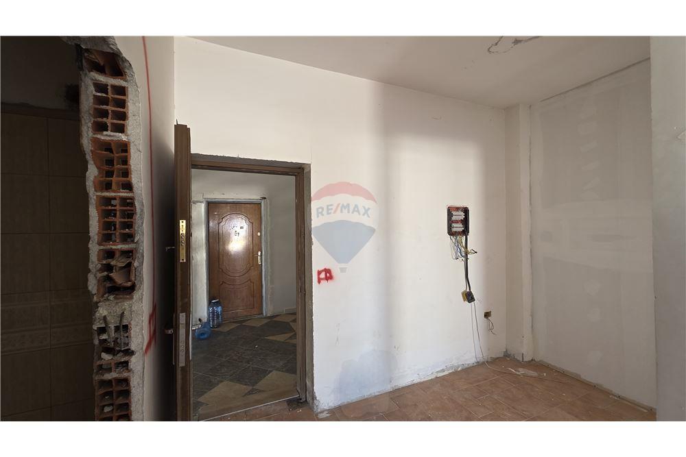 Super penthouse à venda perto do supermercado conad – Um oásis de tranquilidade e potencial no coração de Vlorë (4)