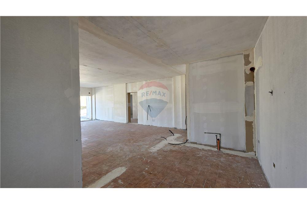 Super penthouse à venda perto do supermercado conad – Um oásis de tranquilidade e potencial no coração de Vlorë (7)