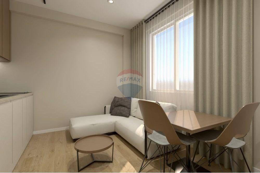Ne zonen e myslym shyrit prane qendres te hotel favorita ofrohet apartament 1+1 per shitje. (2)