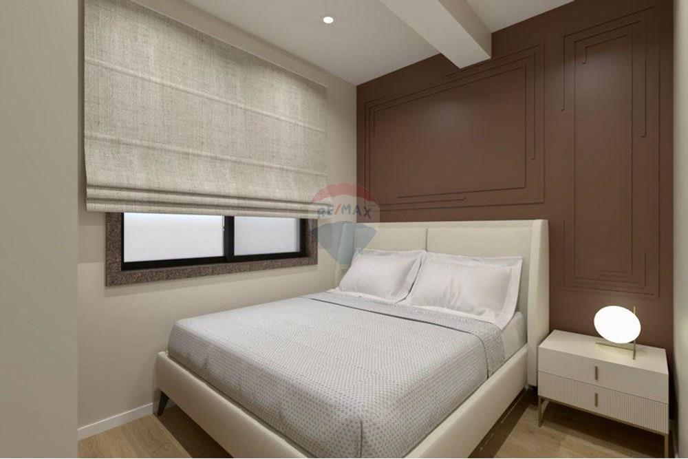 Ne zonen e myslym shyrit prane qendres te hotel favorita ofrohet apartament 1+1 per shitje. (6)